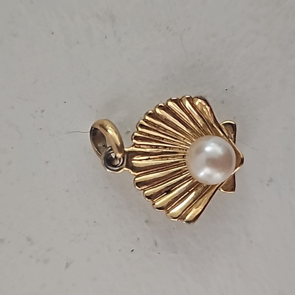 Vintage gold clam seashell with pearl necklace charm
